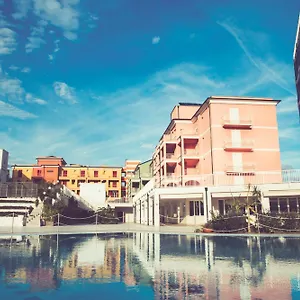 **** Курортный комплекс Ai Pozzi Village & Италия